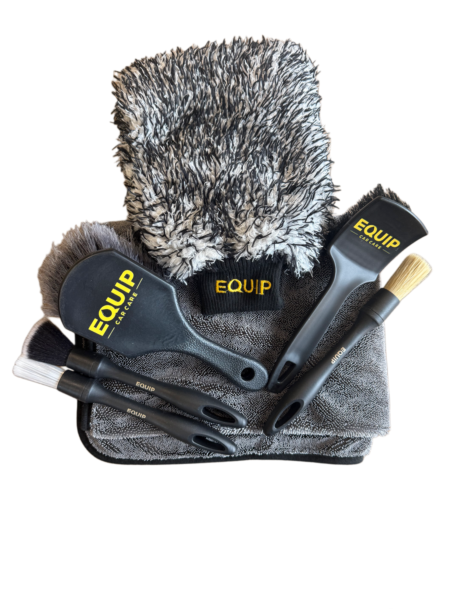 WASH MITT, DRYING TOWEL, STIFF BRUSH, SOFT BRUSH AND DETAILING BRUSH SET